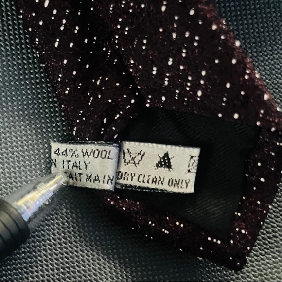 DIOR Men’s Tie in Burgundy and white specs, Brand New, never worn, without tags. - Picture 10 of 11